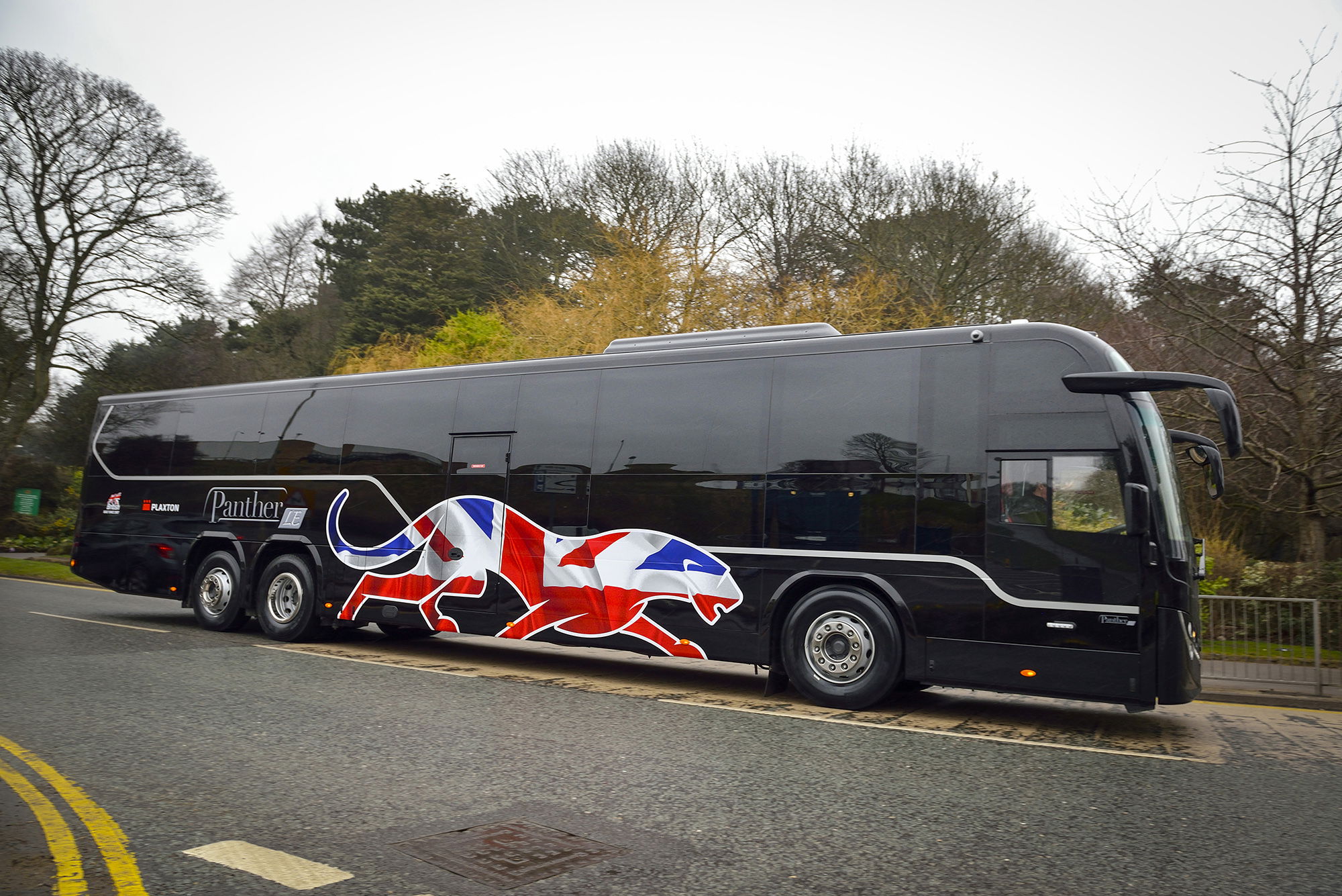 Két új modellel erősít a Plaxton 9 panther le 2 cikkbe