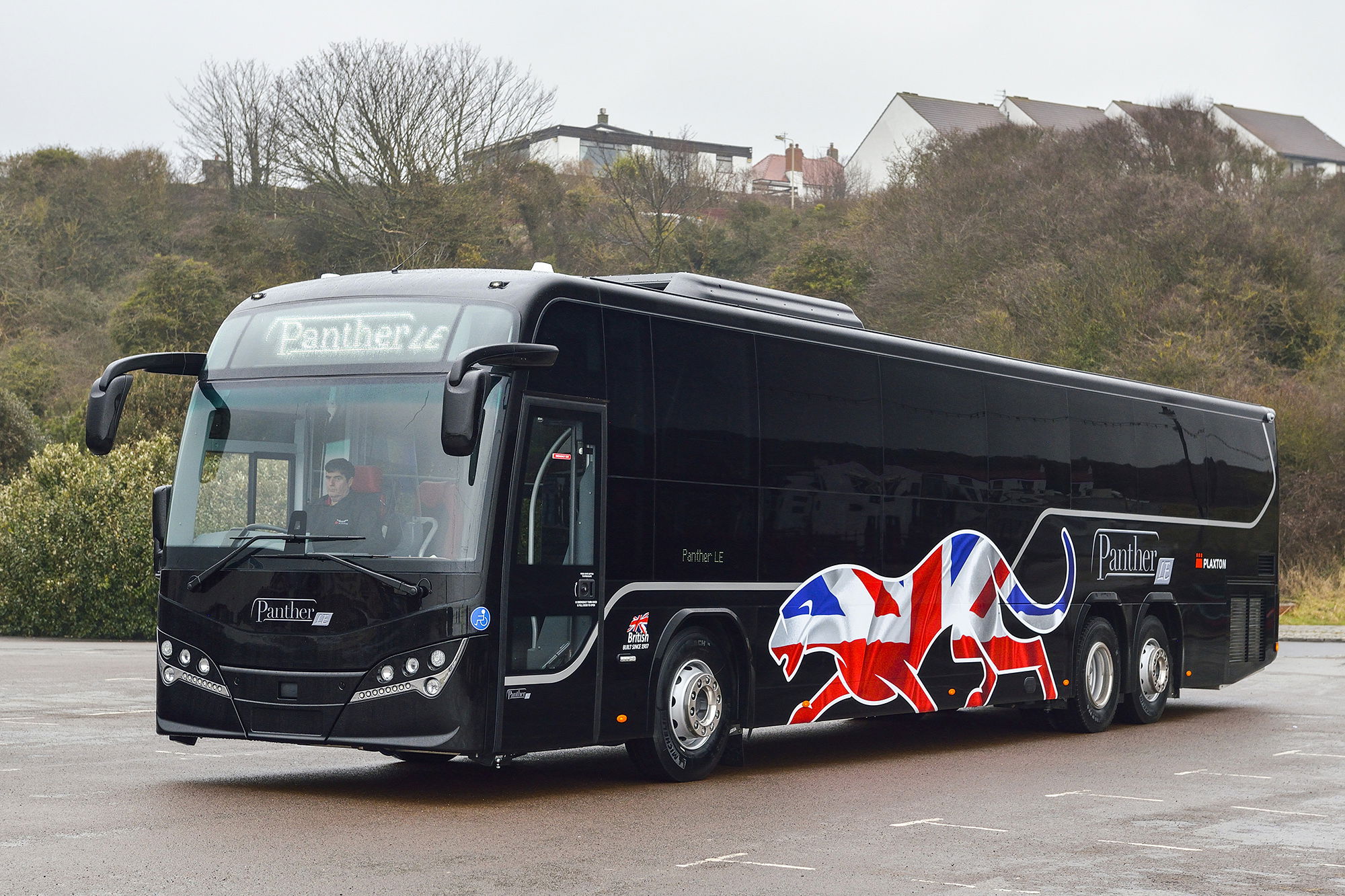 Két új modellel erősít a Plaxton 7 panther le 3 cikkbe