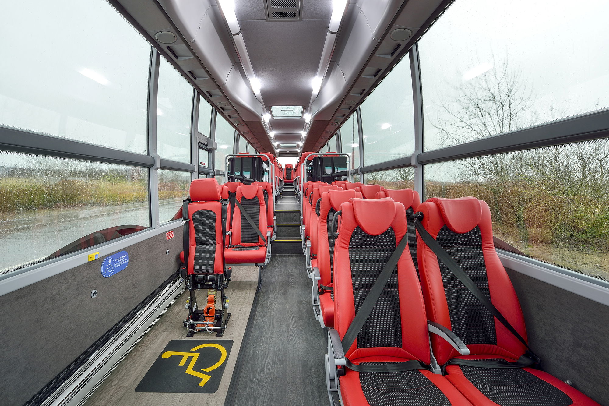 Két új modellel erősít a Plaxton 12 panther le 5 cikkbe