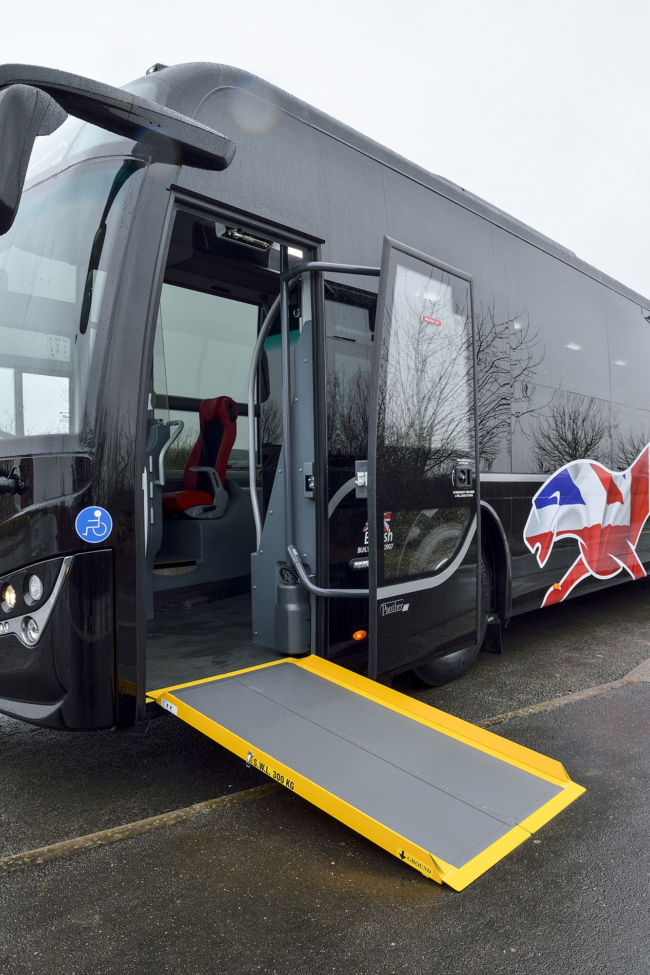 Két új modellel erősít a Plaxton 10 panther le 8 cikkbe