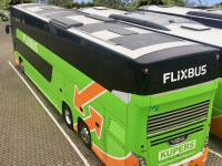 Napelemekkel csökkentené a buszok fogyasztását a FlixBus