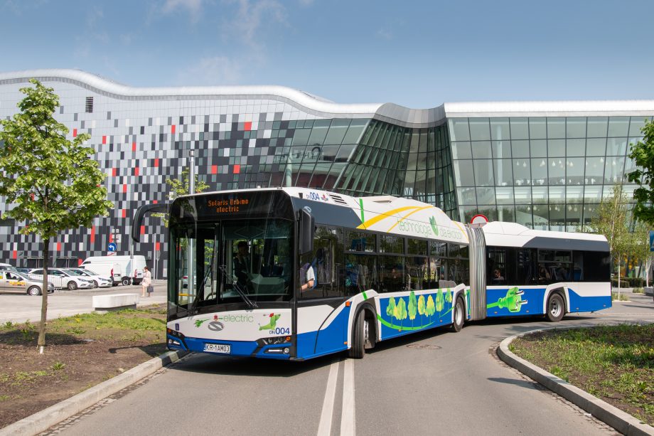 Ötven darab csuklós Solaris villanybusszal erősít Krakkó 1 Solaris Urbino 18 electric Krakow