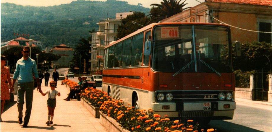 Videón a nizzai díjnyertes Ikarus 250-es konferenciabusz