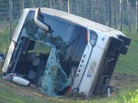 Felborult egy lengyel turistabusz az M5-ös autópályán