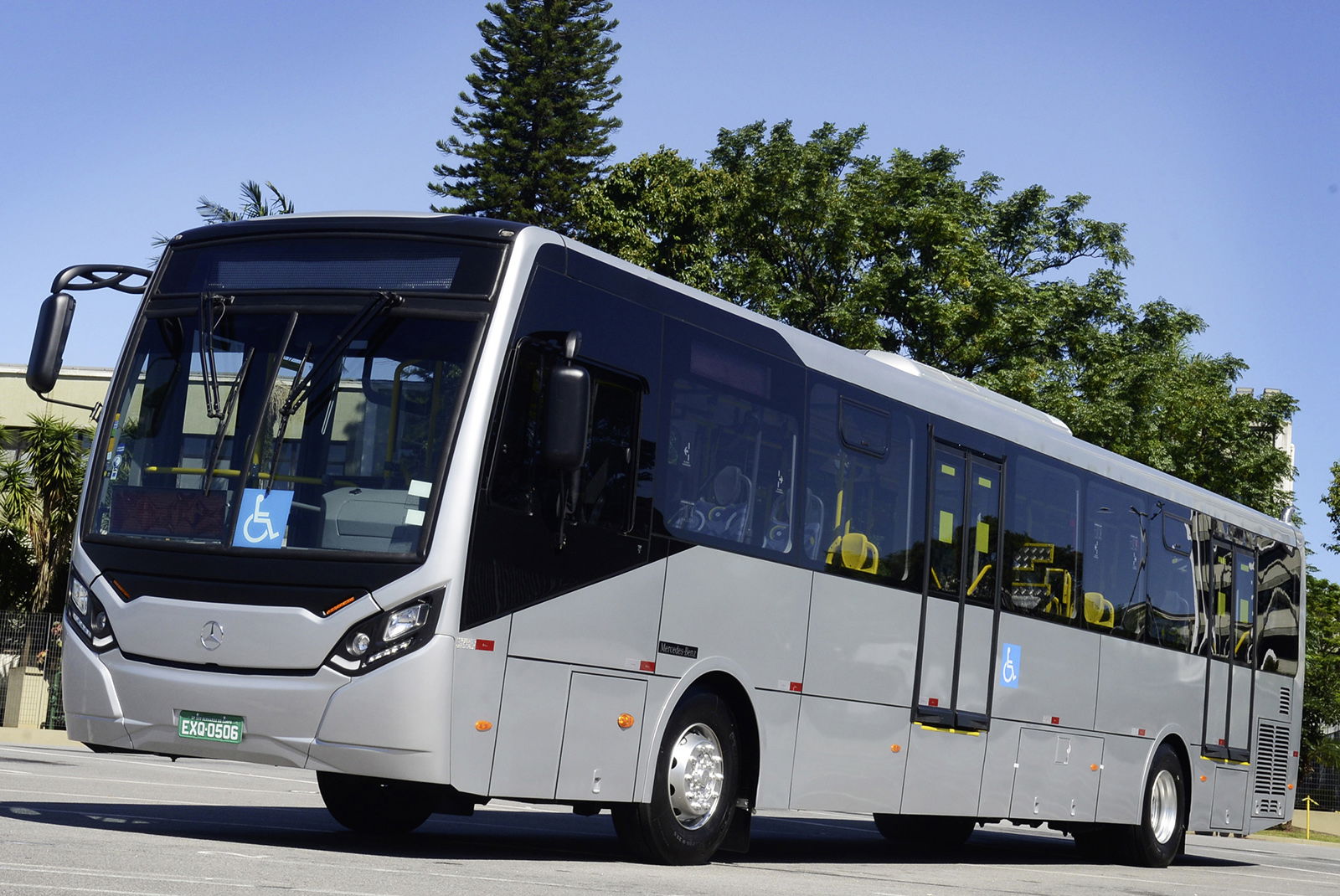Extra hosszú kéttengelyes alvázzal erősít Brazíliában a Mercedes-Benz 2 21C0229 003 cikkbe