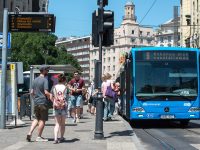 Itt az iskolaszünet, újra használhatók az első ülések a BKK járatain