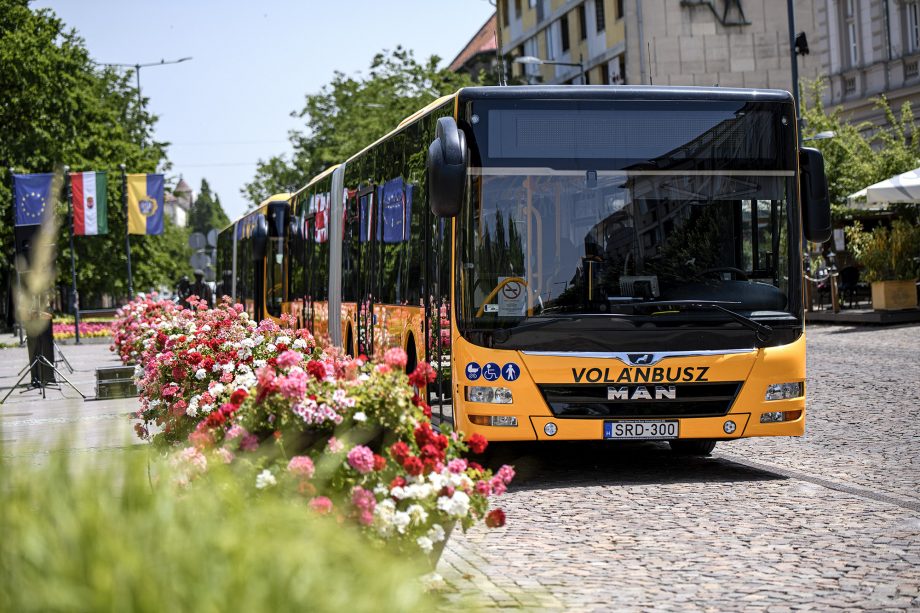 Tíz csuklós „oroszlánnal” erősít az állami busztársaság Jász-Nagykun-Szolnok megyében