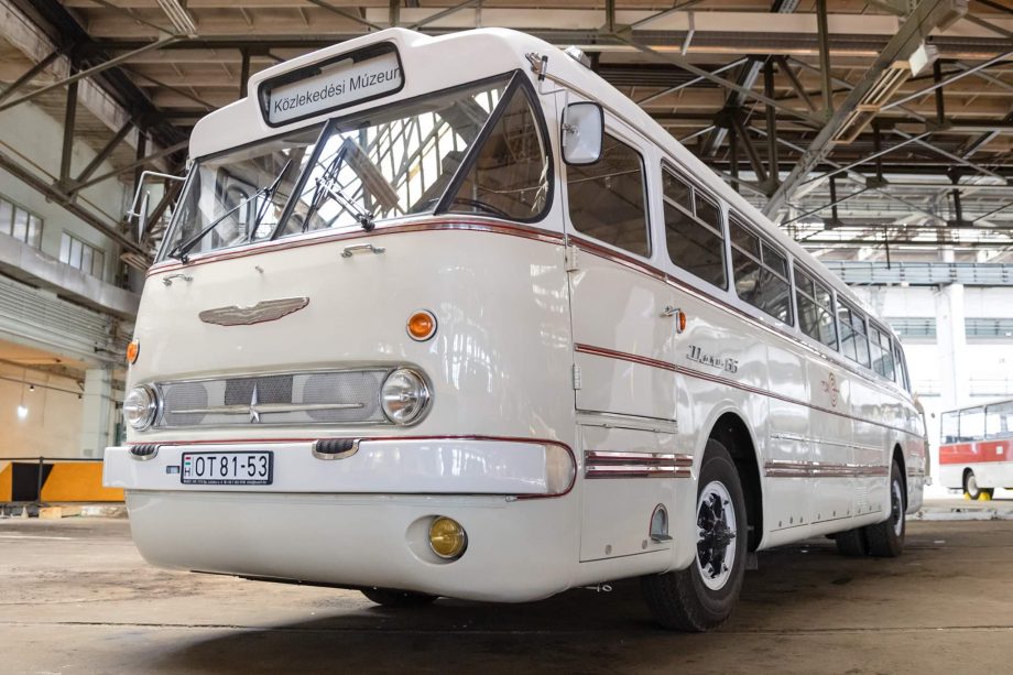 Bemutatta restaurált "faros" Ikarusát a Közlekedési Múzeum 1 240873116 4484864274890646 7831192248963892039 n