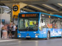 Gyakrabban és hosszabb ideig jár szombattól a 100E reptéri gyorsjárat