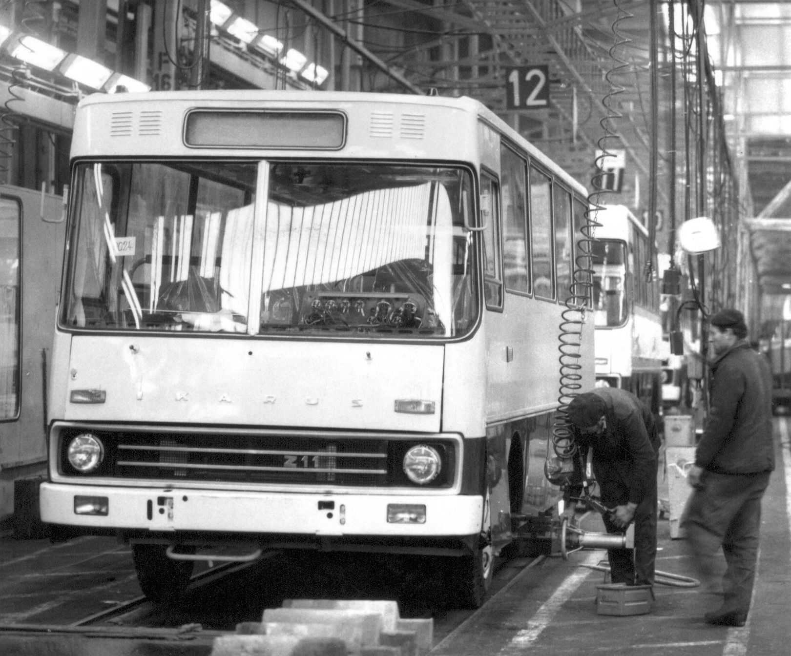 Laprugós kedvencek - Ikarus 211-es midibuszok hazai magángyűjtőknél 2 242677 481516921876573 1296217075 o korr