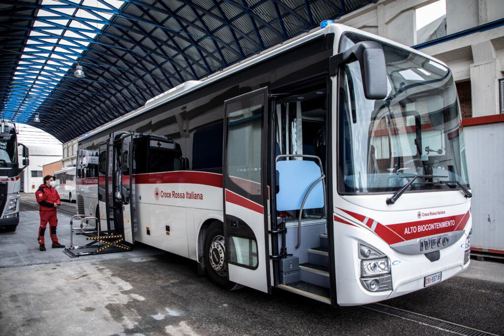 Iveco Crossway fertőzöttszállító buszt kapott az Olasz Vöröskereszt