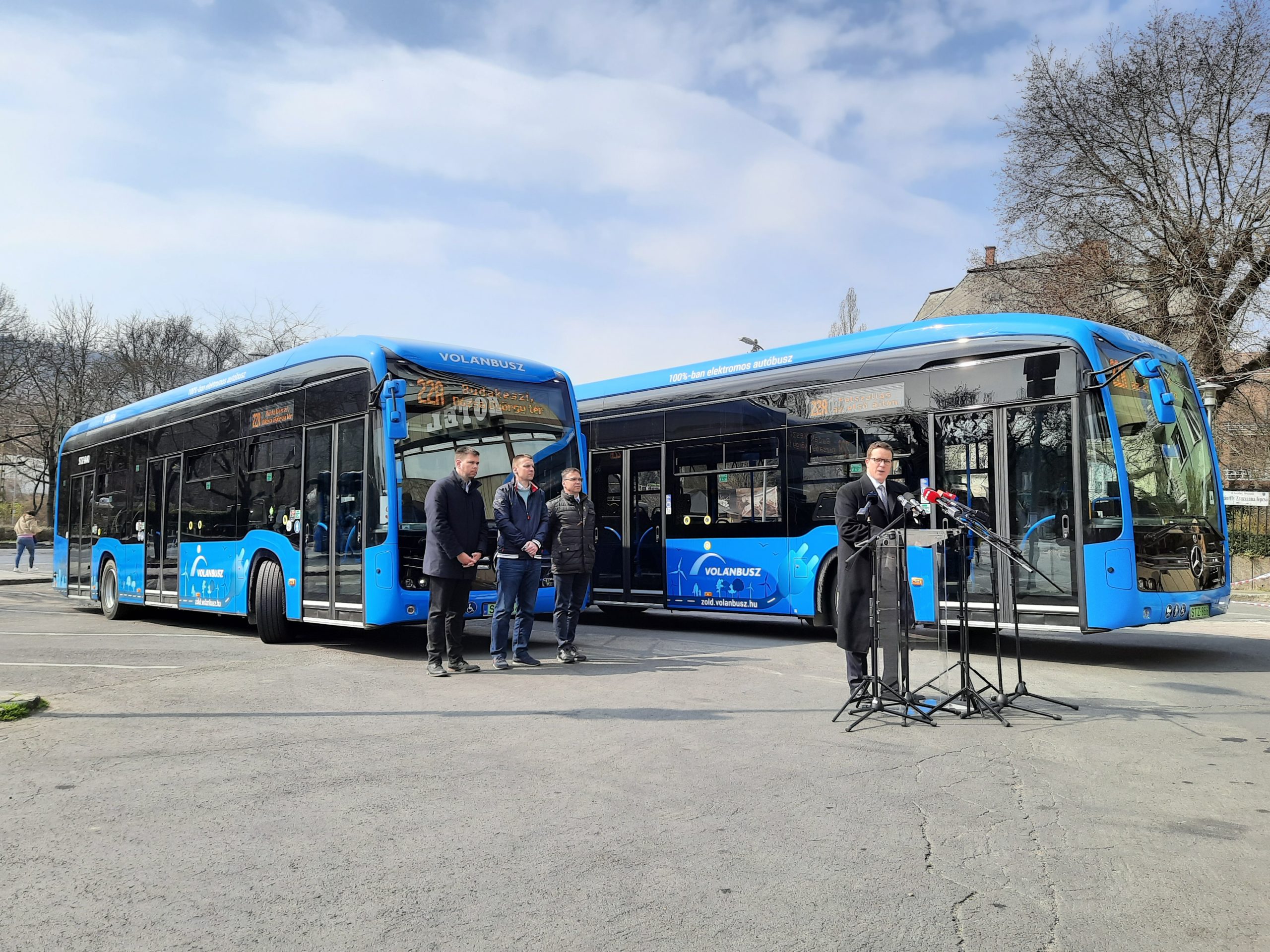 Forgalomban az első tíz Mercedes-Benz eCitaro a budai agglomerációban