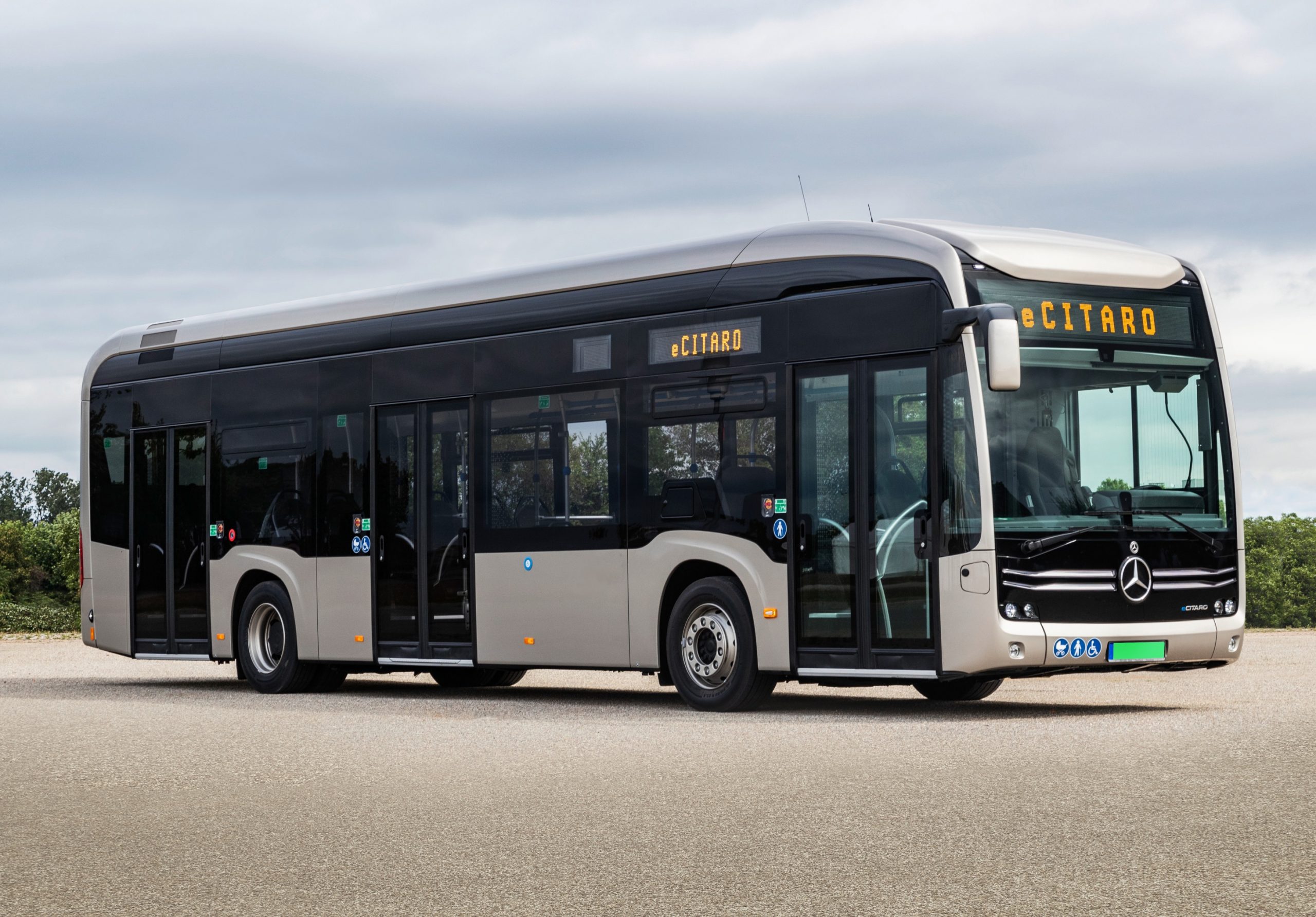Megérkezett hazánkba a debreceni eCitaro flotta első 6 példánya