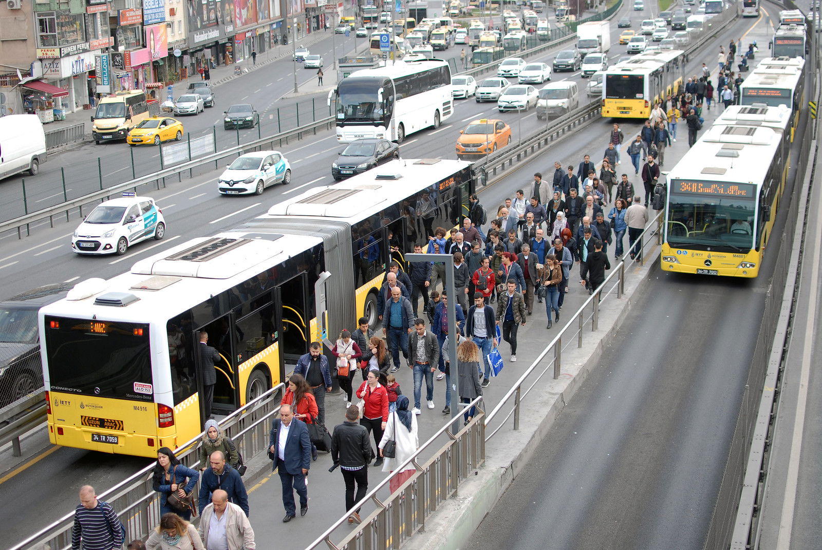 Egy BRT-rendszer belülről - látogatás az isztambuli Metrobüs hálózaton 6 31353306907 d6afe92960 h