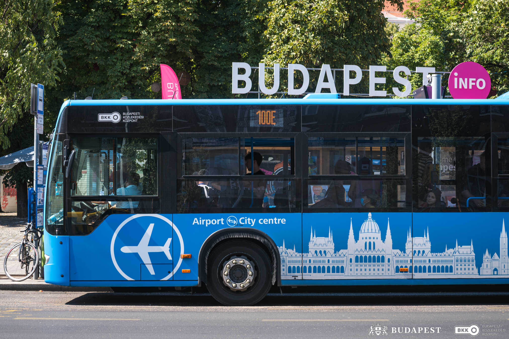 Augusztustól éjjel-nappal jár a BKK repülőtéri 100E gyorsjárata