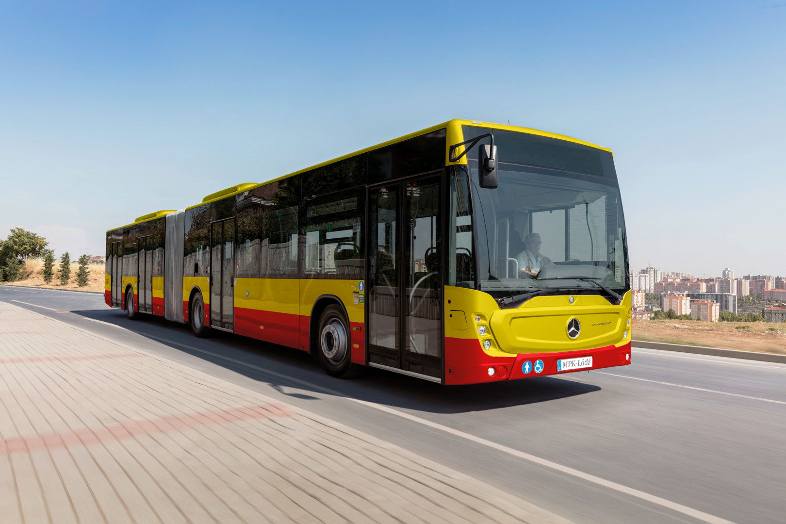 Mercedes-Benz Conecto G csuklósokkal frissül a buszállomány Łódźban