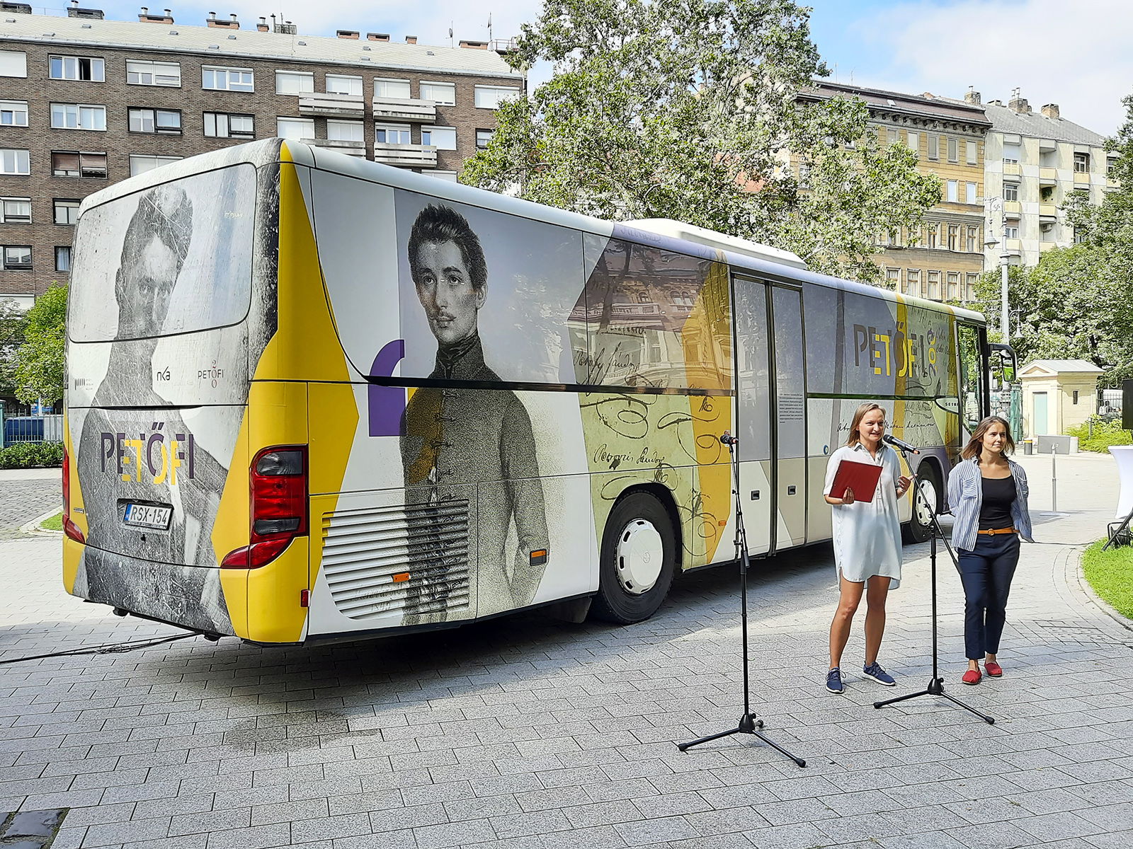 Buszos vándorkiállítás indul Petőfi Sándor születésének 200. évfordulójára 2 20220830 111456b