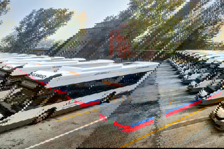 Teljes a székesfehérvári elektromos Ikarus 120e-flotta 1 Szekesfehervar 12 elektromos busz Volanbusz 20221027 02 Foto MAV 2