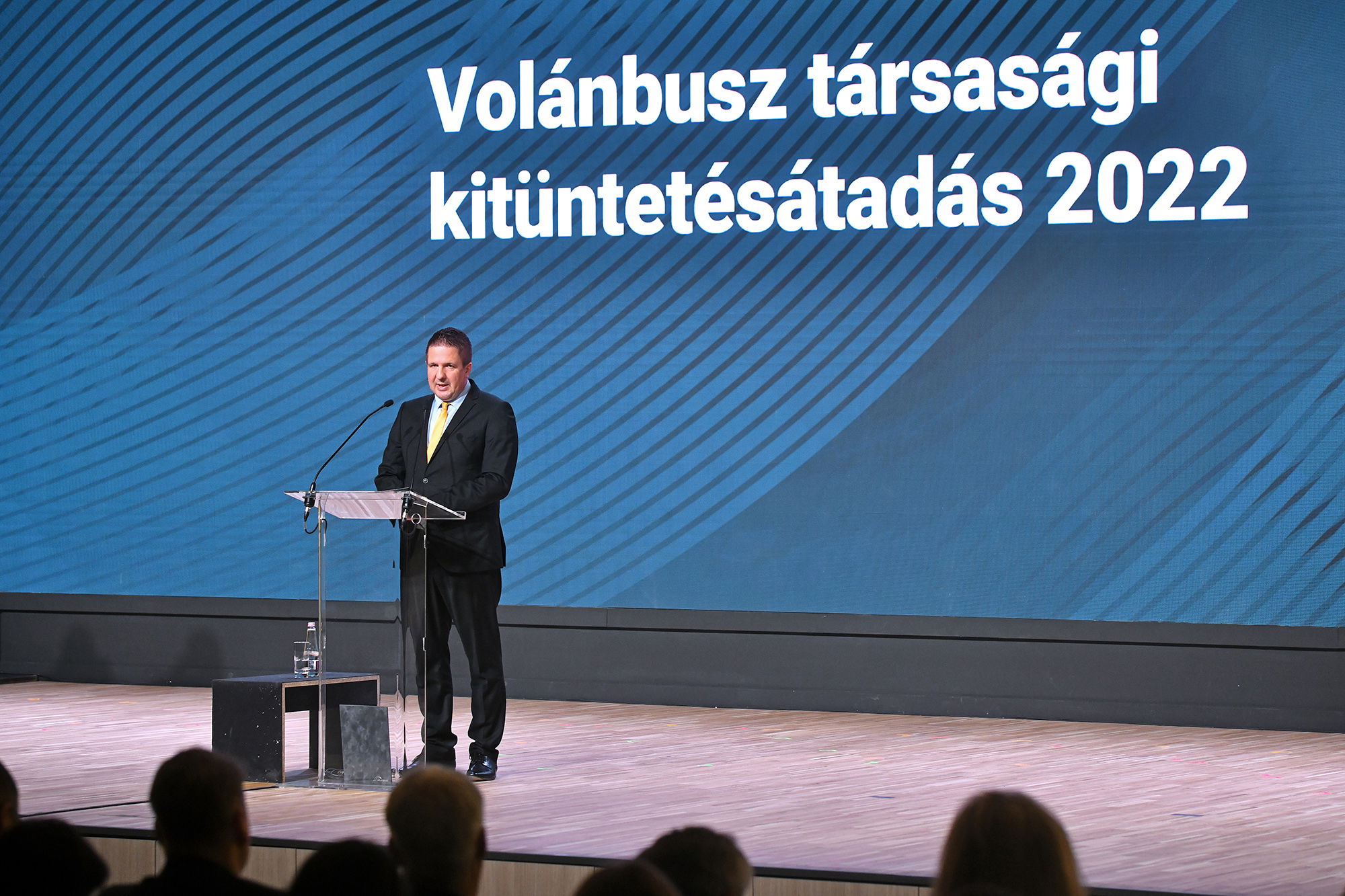 Volanbusz kituntetesatado 02 Dr Boi Lorand altalanos vezerigazgato helyettes 20221012