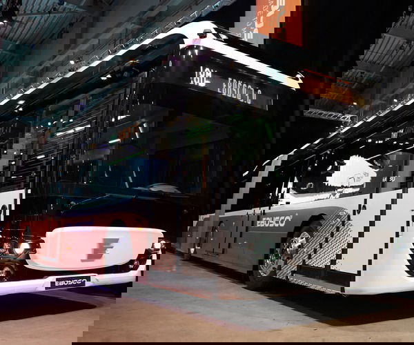 Az Ebusco bemutatta a világ legkönnyebb csuklós villanybuszát