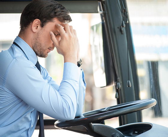 IRU: az EU már 18 éves kortól tegye lehetővé a D-kategóriás jogosítvány megszerzését