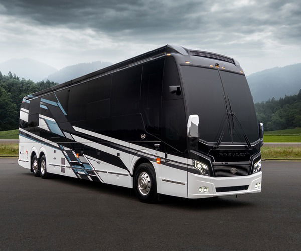 Luxuskivitelű lakóbusz készült az új Prevost H3-45 alapjaira