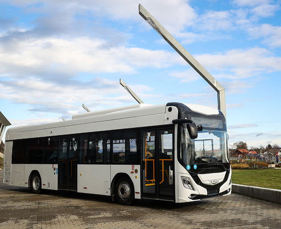 Kétajtós villanybuszokat szállít Meiningenbe az Ikarus