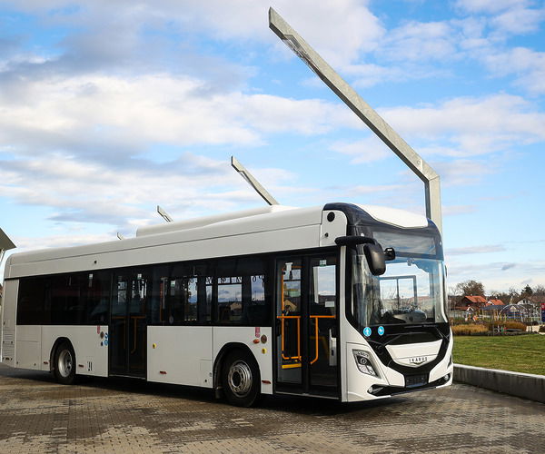 Kétajtós villanybuszokat szállít Meiningenbe az Ikarus
