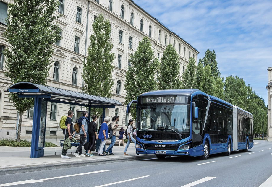2030-tól kivezetnék a belső égésű motorral szerelt városi buszokat az EU piacáról 1 P Bus EOT Lions City 18E 2022 10