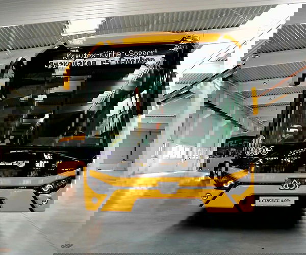 Hamarosan megkezdődik a Volánbusz csuklós Econelljeinek átadása