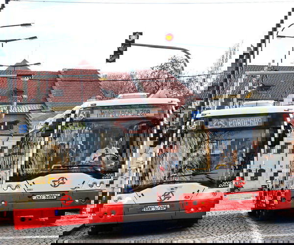 Húsz éve az Ikarus EAG E91-esek hozták el a midibuszok korát Prágába