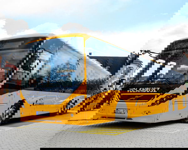 Megkezdődött a Volvo 8900-as magyarországi búcsúszériájának átadása