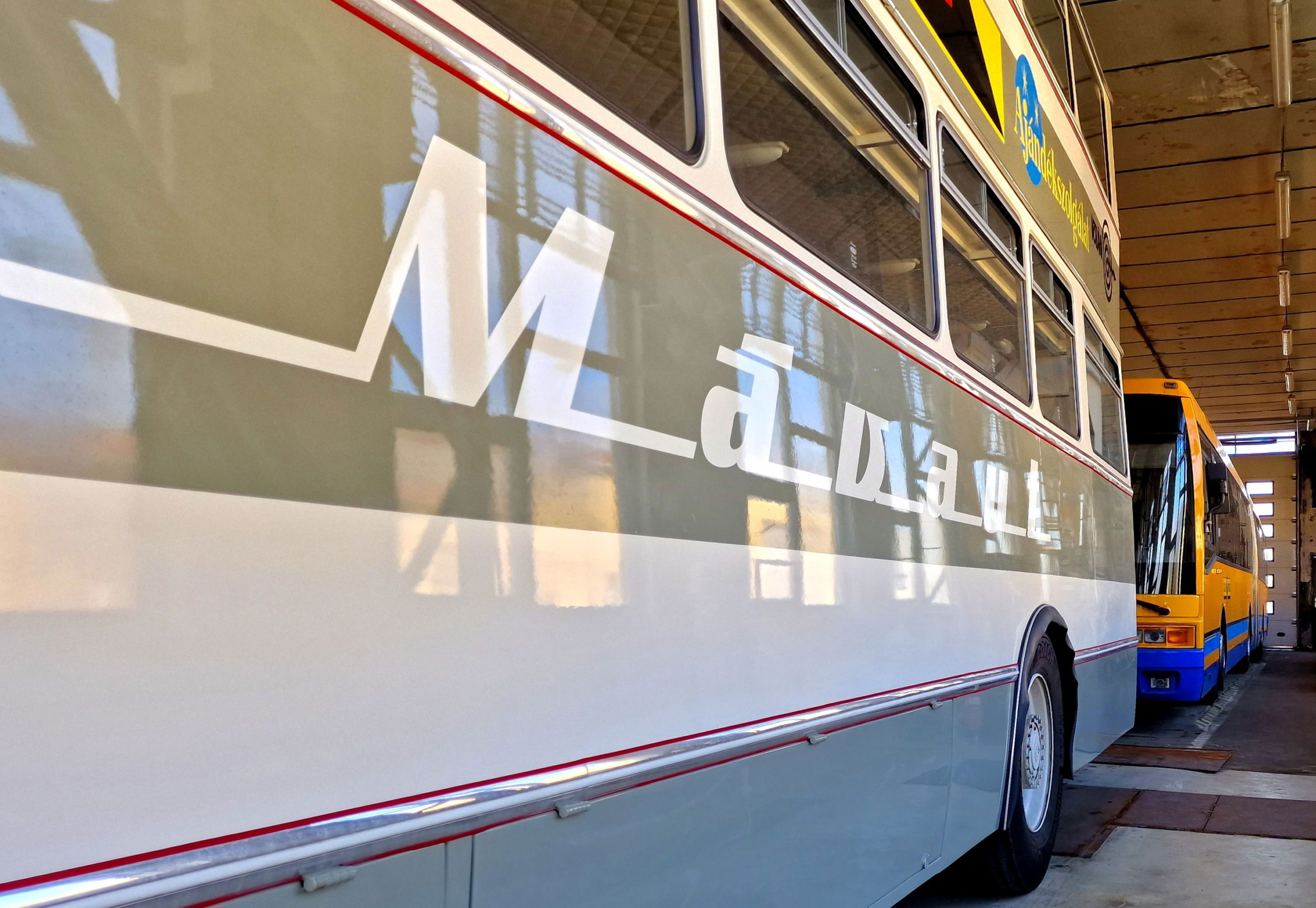 A Volánbusz hatvani Retró Napján debütál a cég felújított Ikarus 30-asa és az LKK Centrumbusza 7 20230331 094531