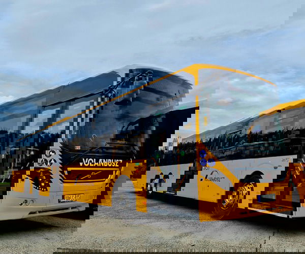 Az ország 11 megyéjében jelenhetnek meg hamarosan a Volánbusz legújabb háromtengelyes Volvói