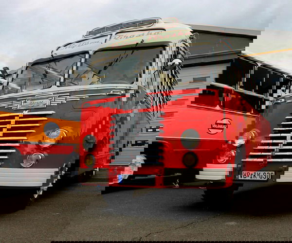 Hatvanban ünnepelte a 70. születésnapját „Nejlon Piroska”