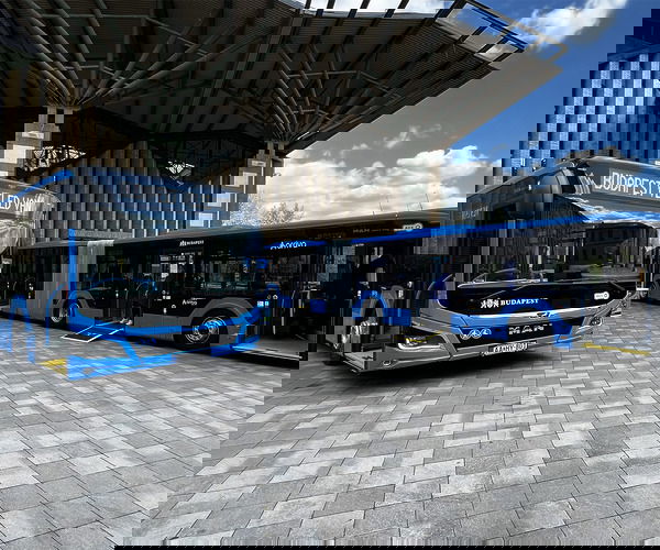 Bemutatkoztak az ArrivaBus májustól forgalomba álló vadonatúj MAN autóbuszai