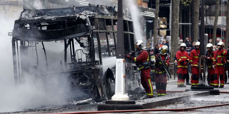 Több mint 1 éve nem sikerül újra üzembe helyezni a RATP 148 darabos elektromos Bluebus flottáját 1 f16fd0c par03 france fire 0404 11