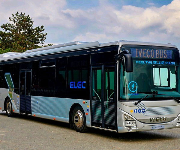 Új elektromos helyközi és városi típusokat mutatott be az Iveco Bus