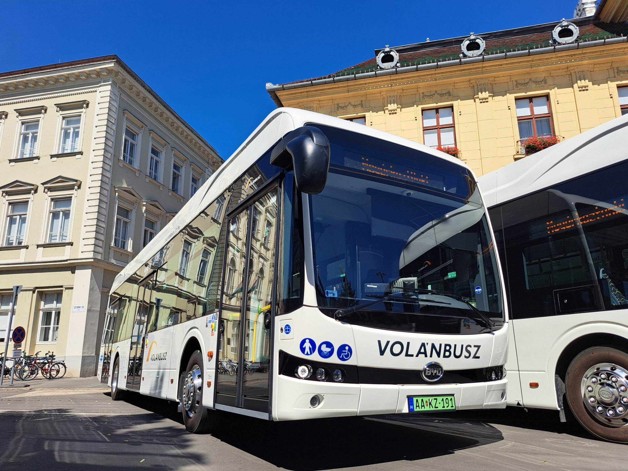 A szegedi kocsik átadásával teljessé vált a Volánbusz elektromos BYD-flottája 2 20230629 101747