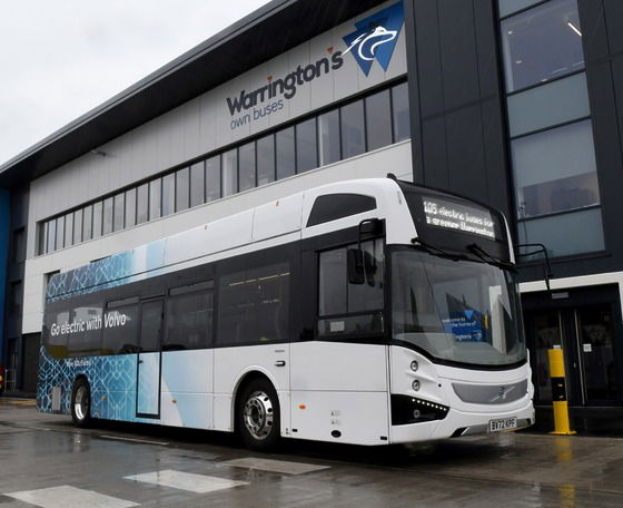 Volvo alvázas MCV elektromos buszokra cseréli dízelbuszait az angliai Warrington’s Own Buses