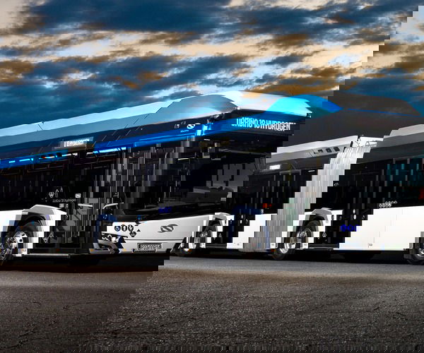 Csuklós és szóló Solaris Urbino hidrogénbuszokat rendelt Duisburg