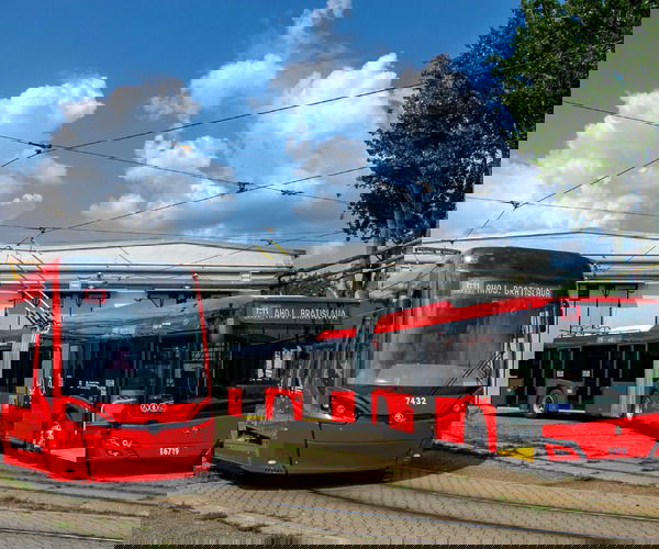 Pozsonyban bemutatták a DPB flottájának két legújabb tagját