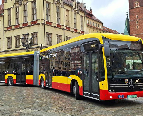A Daimler Buses szállítja Wrocław első elektromos buszait