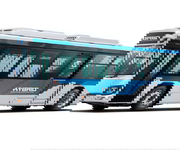 Új fejlesztéseket kaptak az Isuzu és a Hino városi autóbuszai