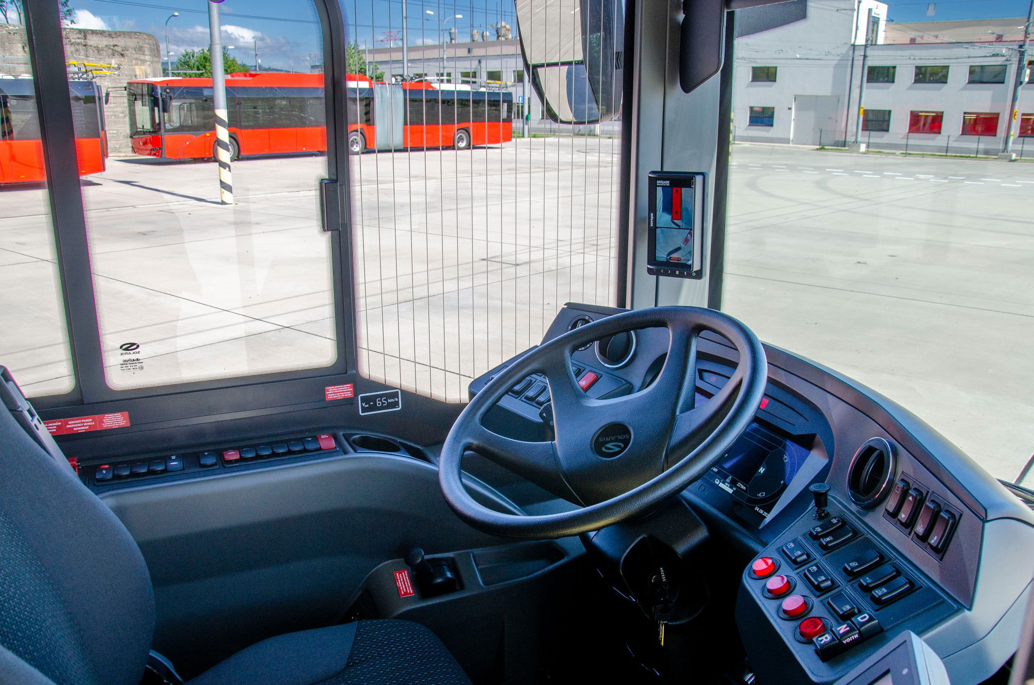 Bemutatkozott Pozsony első 25 méteres trolibusza 5 374184286 633104025598618 6428686290772331694 n