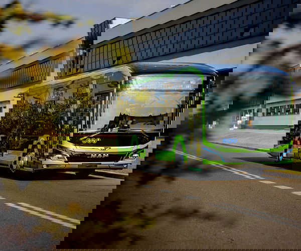 Legördült a gyártósorról az MAN ezredik villanybusza