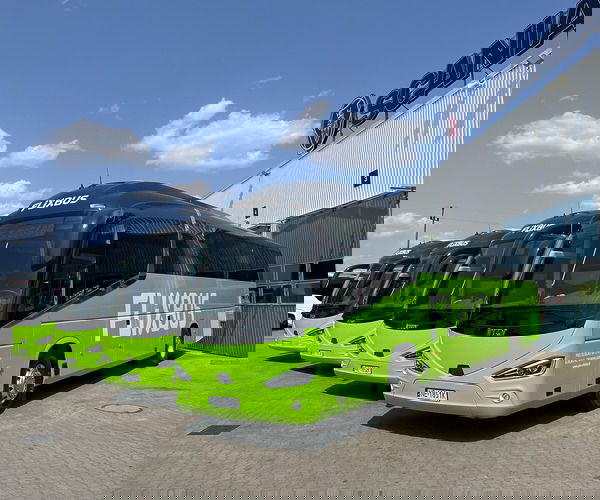 LNG-hajtású buszokkal zöldítené a távolsági közlekedést a Flix és a Scania