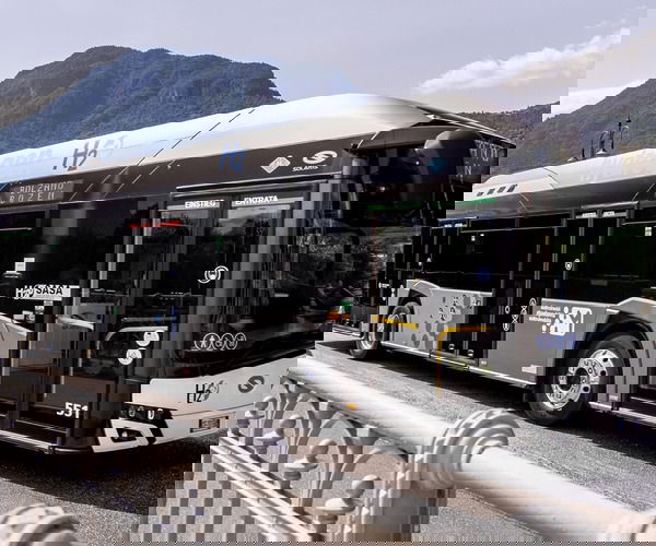 A hidrogénbuszok üzemeltetése több mint kétszer drágább, mint az akkumulátoros villanybuszoké