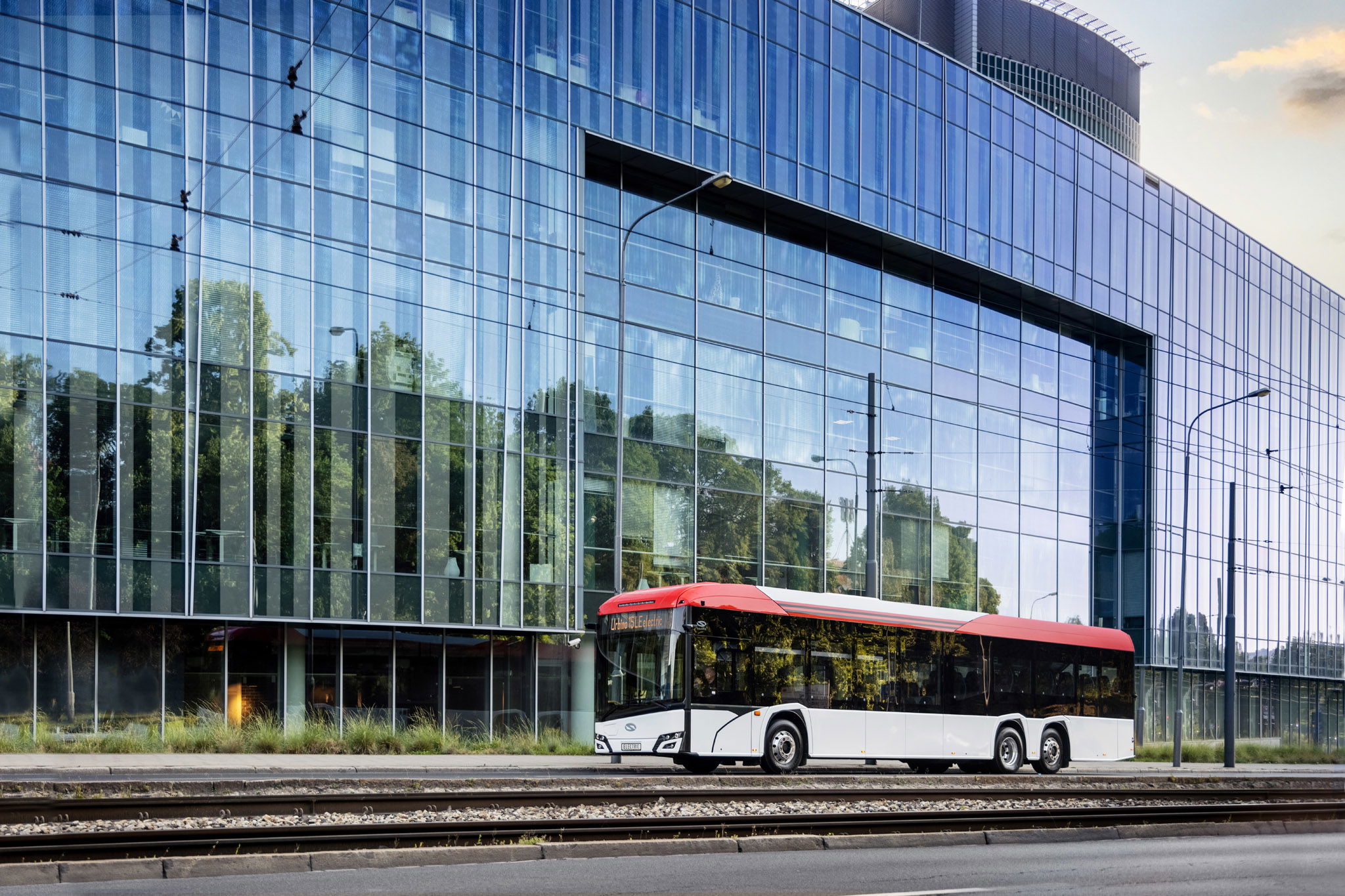 Háromtengelyes villanybuszokra kapott megrendelést a Solaris 2 Solaris Urbino 15 LE electric 2 1