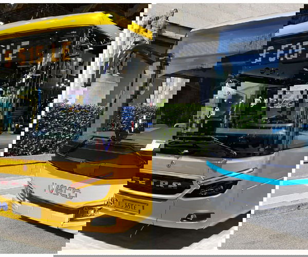 Aláírták a keretszerződést, Setra és Iveco buszokat vásárolhat a Volánbusz